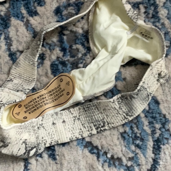 Bikini! - Picture 5 of 8